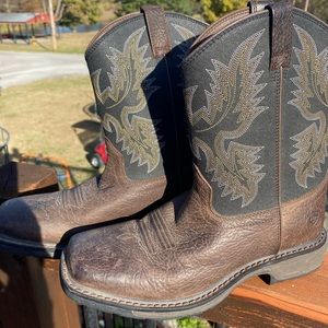 Kids Ariat size 6 boots, brown.  Worn once for a wedding. Excellent condition.